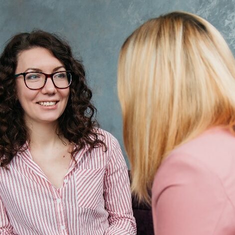 Vad är coaching egentligen? Och varför använder så många det för att skapa förändring i sitt liv och arbete? Coaching är inte rådgivning. Det är ett sätt att hjälpa människor att hitta sina egna svar – och omsätta dem i handling.